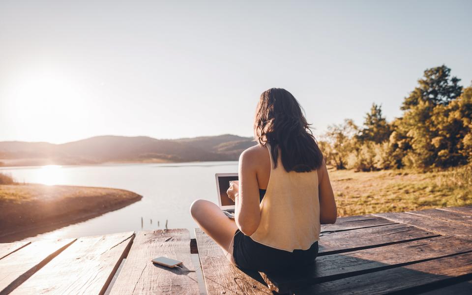 teletravailler dehors main verte